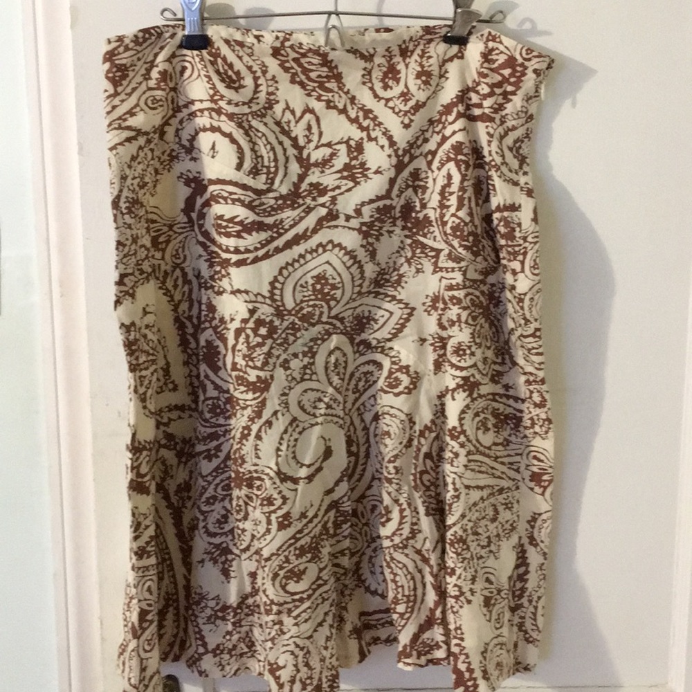 Gap patterned skirt